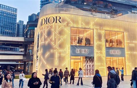 Now we know how much it costs to make a ,800 Dior bag